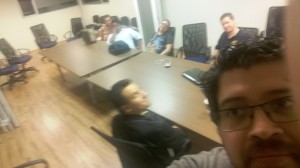 Gabriel tomando el peor selfie del mundo